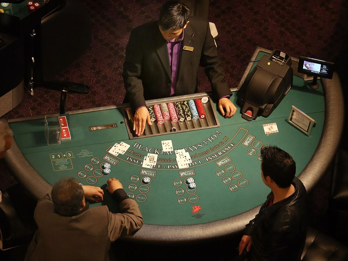 SlotsPalace Casino کیسینو میں پوکر گیمز